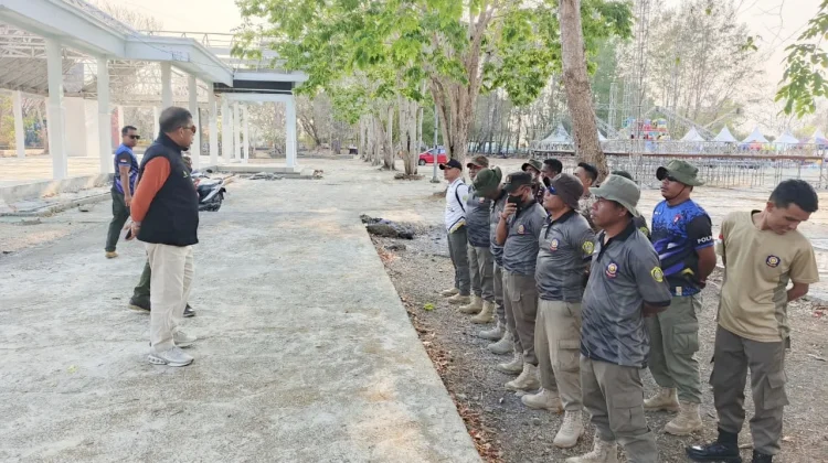 Menjelang HUT Baubau, Pedagang dan Satpol PP Berbenah di Kotamara