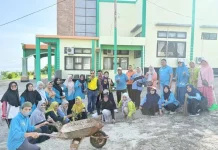 ASN Kemenag Baubau Bersih-Bersih Masjid Serentak