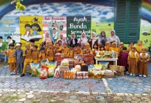 Tumbuhkan Empati Murid TK Kartika Baubau Diajarkan Berbagi