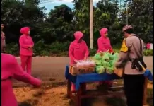 Polsek Lea-Lea Bagikan 100 Paket Takjil Gratis