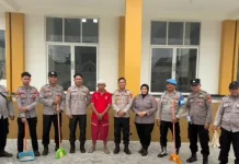 Polsek Murhum Gelar Kerja Bakti Bersihkan Masjid Nurmuhiddin