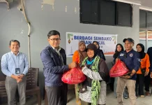 BRI Baubau Bagikan 160 Paket Sembako dan Takjil