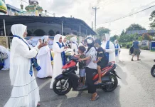 Semangat Ramadan, BKMT Baubau Bagikan Takjil dan Santuni Kaum Duafa
