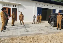 Bupati Buton Tinjau TPS3R Ambuau Indah, Dorong Pengelolaan Sampah Desa