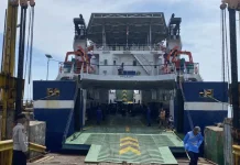 Personel Pos PAM  Pantau Arus Mudik di Pelabuhan Kamaru