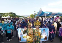 Pemkab Buton Selatan Dorong Kolaborasi Pembangunan di Pawai HUT Sultra