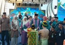 Baubau Tampil Memukau di Karnaval Budaya HUT ke-62 Sultra
