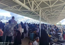 Ratusan Warga Padati Bandara Betoambari Antar Keberangkatan Jemaah Haji Baubau