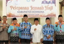 Sekda Bombana Lepas 127 Jemaah Haji menuju Tanah Suci
