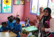 Bunda PAUD Busel Tinjau Posyandu dan PAUD di Siompu