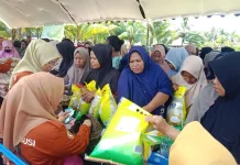 Serba Murah, Warga Serbu Pangan Bersubsidi di Pasarwajo