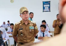 Gubernur Sultra Tinjau SPPG dan Sekolah Rakyat di Kendari