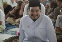 Bupati Buton Tunaikan Salat Idul Adha di Masjid Nurul Yaqin Pasarwajo