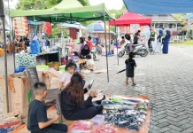 Cerita di Balik Pasar Kaget Pelataran Masjid Agung Keraton Wolio