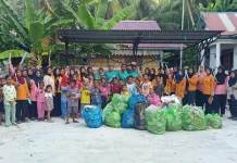 World Ocean Day, Warga Siompu Kumpulkan 147,8 Kg Sampah di Pantai Karae