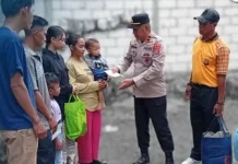 Polsek Kulisusu Barat Salurkan Bansos kepada Korban Kebakaran
