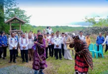 Bupati Azhari Hadiri Homa-Homa di Benteng Ombonawulu