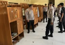 Kapolres Buton Cek Barak Dalmas, Tekankan Disiplin dan Kesiapsiagaan Personel