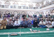 Bupati Bombana Sambut Kepulangan 127 Jamaah Haji Dengan Haru