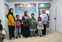 Pemkot Baubau Salurkan Bantuan Perlengkapan Sekolah Anak