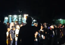 Warga Membludak Saksikan Layar Benteng di Desa Adat Wabula