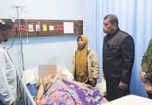 BPBD Baubau Besuk Korban Pohon Tumbang yang Akan Jalani Operasi