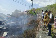 BPBD-Damkar Baubau Kerahkan Dua Armada Padamkan Kebakaran Lahan di Betoambari