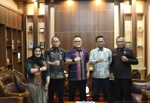 Topan Sopuan Perkuat Sinergi Hukum Bersama DPRD Busel