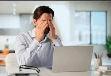 Menatap Layar Terlalu Lama Bisa Picu Computer Vision Syndrome