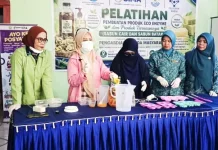 Politeknik Baubau Dampingi PKK Bone-Bone Olah Sampah Jadi Cuan