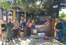 Dinsos Bombana Salurkan Bantuan Korban Kebakaran Hukaea