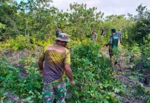 Cegah Saluran Air Tersumbat, Koramil Lasalimu dan Warga Gelar Karya Bakti