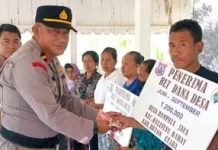 Polsek Kulisusu Barat Kawal Penyaluran BLT-DD di Desa Dampala Jaya