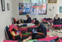 Rangkaian Harhubnas, KSOP Baubau Bersihkan Laut dan Donor Darah
