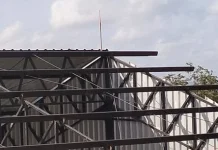 Pembangunan KDKMP Desa Doda Bahari Berlanjut Pemasangan Atap