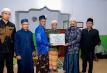 Bupati Azhari Salurkan Bantuan Keagamaan bagi Warga Lakorua
