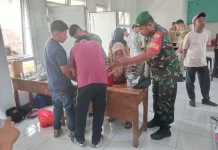 Babinsa Tolandona Dukung Bakti Sosial dan Sunatan Massal
