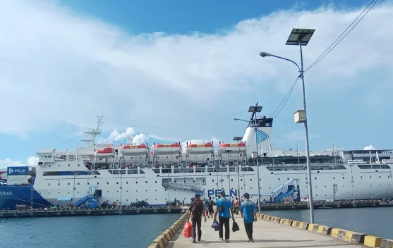 Arus Mudik Lebaran di Pelabuhan Murhum Baubau Masih Normal