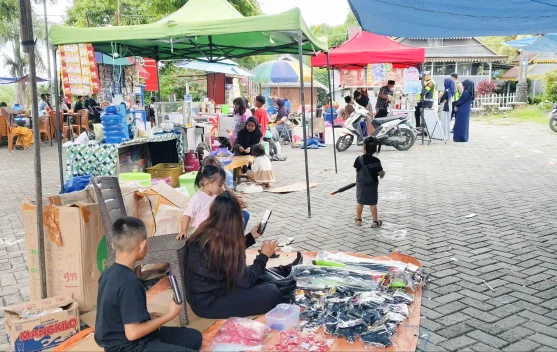 Cerita di Balik Pasar Kaget Pelataran Masjid Agung Keraton Wolio
