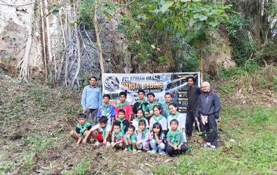 Back to Nature, Puluhan Pelajar Antusias Ikuti Pelatihan Dasar Panjat Tebing Alam