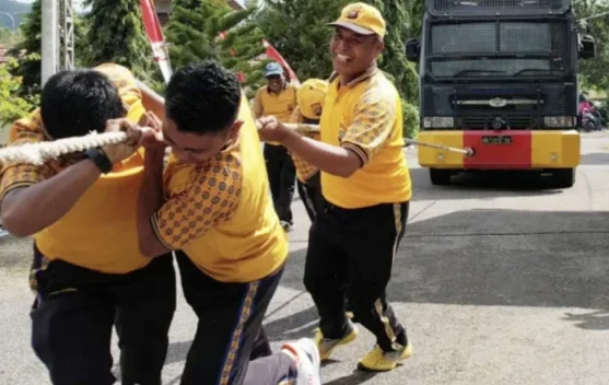 Perkuat Sinergi TNI-Polri, Polres Buton Gelar Lomba Tarik Water Cannon