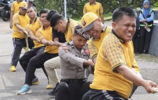 Perkuat Kekompakan Personel, Polres Buton Gelar Lomba Tarik Tambang