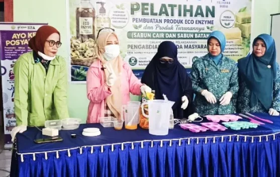 Politeknik Baubau Dampingi PKK Bone-Bone Olah Sampah Jadi Cuan