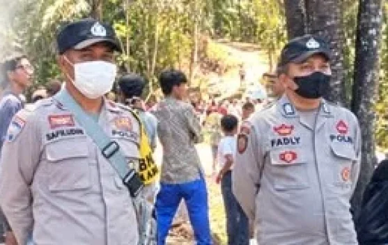 Polsubsektor Kambowa Berikan Pengamanan Syukuran Pembukaan Jalan