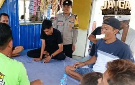 Sambangi Sopir, Bhabinkamtibmas Polsek Wakorumba Sampaikan Imbauan Kamtibmas