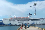 Arus Mudik Lebaran di Pelabuhan Murhum Baubau Masih Normal