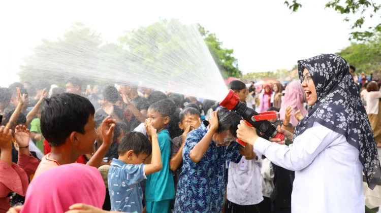 Tradisi Petang Megang Mandi Belimau Hidup Kembali Siak