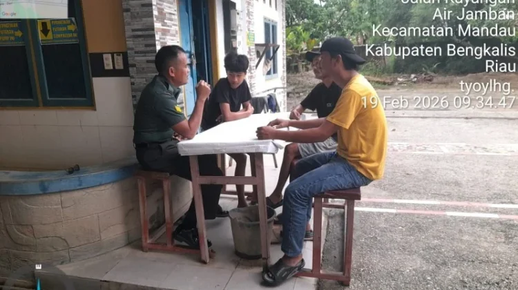 Babinsa Serka Alinaspi Tanamkan Nilai Pancasila Kepada Warga