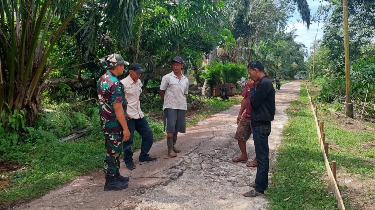 Babinsa Bukit Batu Perkuat Komsos Warga