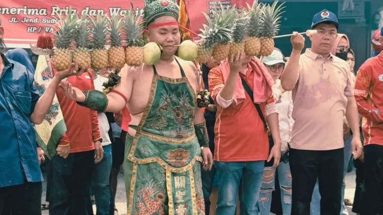 Tradisi Cue Lak di Sungai Pakning, Generasi Muda Jaga Nyala Warisan Leluhur